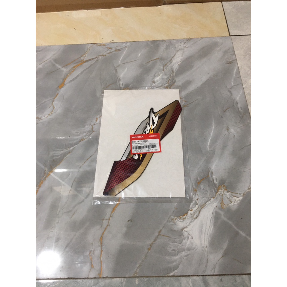Tem cốp bên phải Dr V