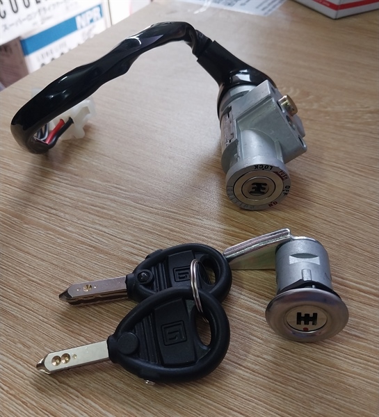 Ổ Khóa Wave WA cá 6 cạnh Motorcycle Hộp đỏ