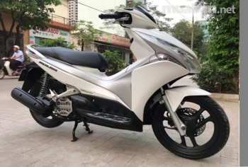 Bộ nhựa Air Blade 110 béo năm 2011 màu trắng bạc NHB35 32CT
