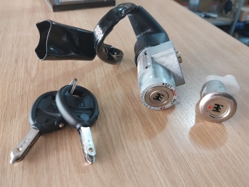Ổ Khóa Wave cũ 6 cạnh Motorcycle Hộp đỏ